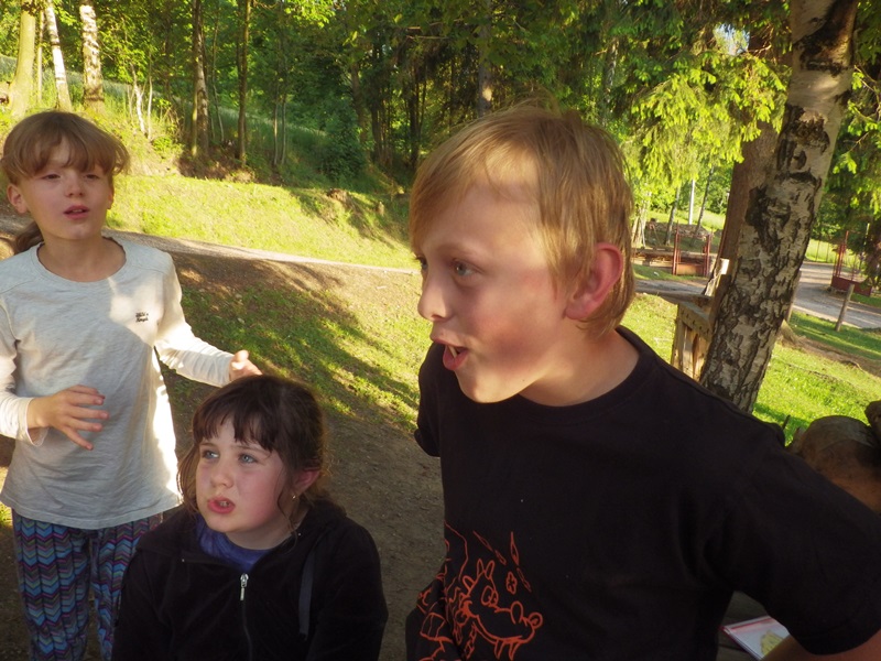 21_se_sirkou_se_špatně_mluví_01