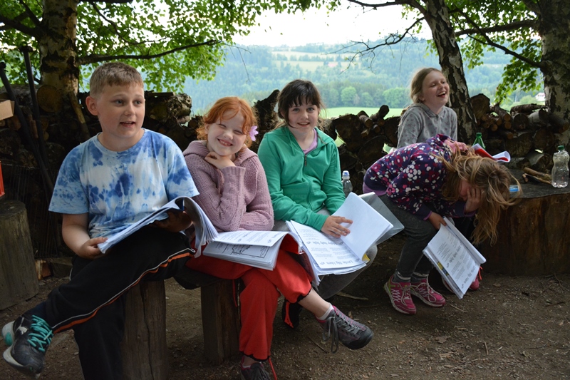 06_buřtíky_a_zpívání_09